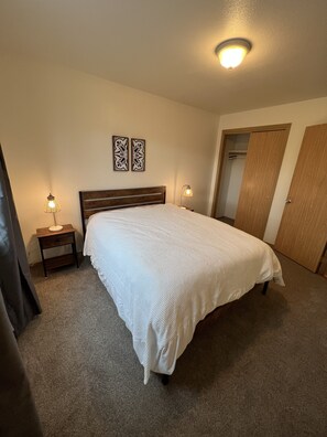 2 bedrooms, iron/ironing board, travel cot, free WiFi