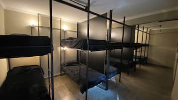 7 habitaciones, escritorio, wifi y ropa de cama