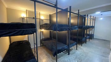 7 camere, una scrivania, Wi-Fi, lenzuola