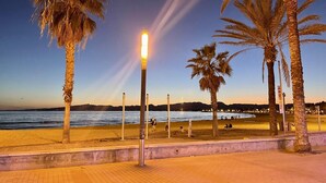 On the beach - APARTBEACH LA BRISA IN FRONT OF THE BEACH WITH POOL AND AIR CONDITIONING (La Pineda)
