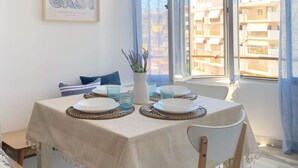 Dining - APARTBEACH LA BRISA IN FRONT OF THE BEACH WITH POOL AND AIR CONDITIONING (La Pineda)