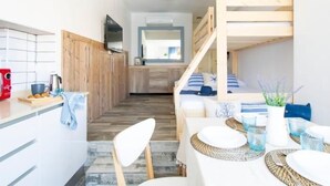1 bedroom, iron/ironing board, bed sheets - APARTBEACH LA BRISA IN FRONT OF THE BEACH WITH POOL AND AIR CONDITIONING (La Pineda)