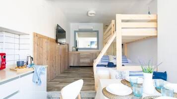 1 habitación, tabla de planchar con plancha y ropa de cama