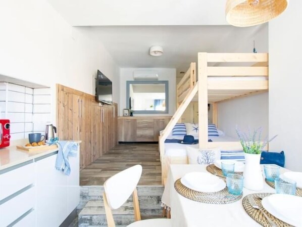 1 chambre, fer et planche à repasser, literie fournie