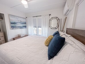 1 bedroom, iron/ironing board, free WiFi, bed sheets - Trendy Loft w/ Energetic Outdoors - 5 min from the beach and pet friendly! (Beaufort)