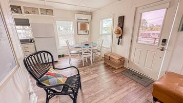 Älytelevisio, kirjoja