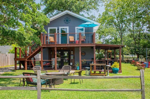 Trendy Loft w/ Energetic Outdoors - Dog Friendly!