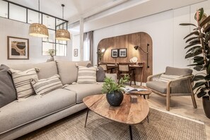 TV - Somma - 2 bedrooms in Almagro (Madrid)