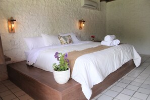 Chambre romantique double | Accès au Wi-Fi (inclus), literie fournie