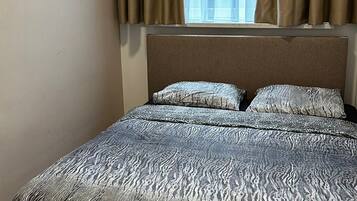 1 slaapkamer, een strijkplank/strijkijzer, wifi, beddengoed