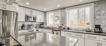 Modern 8 BR duplex in Tacoma! -Both sides included