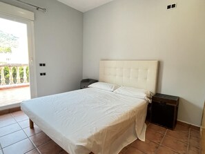 4 Schlafzimmer, Bügeleisen/Bügelbrett, Internetzugang, Bettwäsche