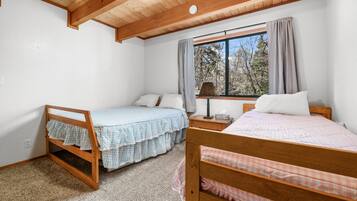 Basic Cabin | 3 bedrooms, free WiFi