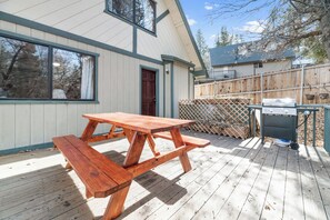 A wooden deck with a picnic table and barbecue grill. - 5 Kern's Cabin (Big Bear Lake)