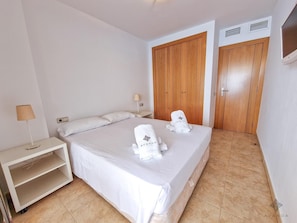 1 bedroom, iron/ironing board, free WiFi, bed sheets - Beachfront flat with parking. (Calpe)