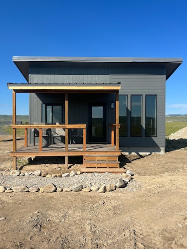 Peaceful Retreat: Modern, Moody, w/ Mountain Views, Covered Deck + Firepit