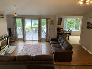 Smart TV, fireplace, stereo, computer monitors