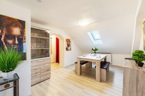 Dining - Apartment 'Tapas Restaurante 2' with Shared Terrace and Wi-Fi (Viersen)