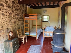 4 bedrooms, desk, iron/ironing board, WiFi