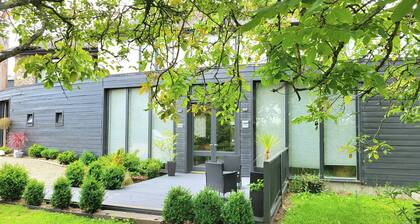 2-Bed Apartment Sleeps 6 with Pool Table