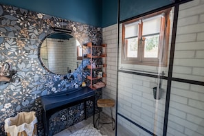 Bathtub, hair dryer, towels