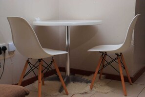 Dining - Nairobi - Studio - Sleeps 2 - Parking - Airport (Nairobi)