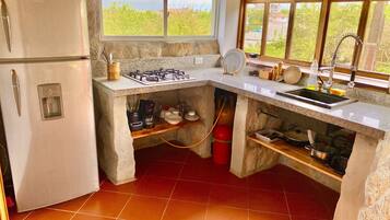 Refrigerador, cafetera y tetera, tetera eléctrica y tostadora