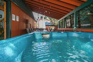 Outdoor spa tub - Alpine Escape (Big Bear Lake)