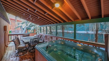 Bañera de hidromasaje al aire libre