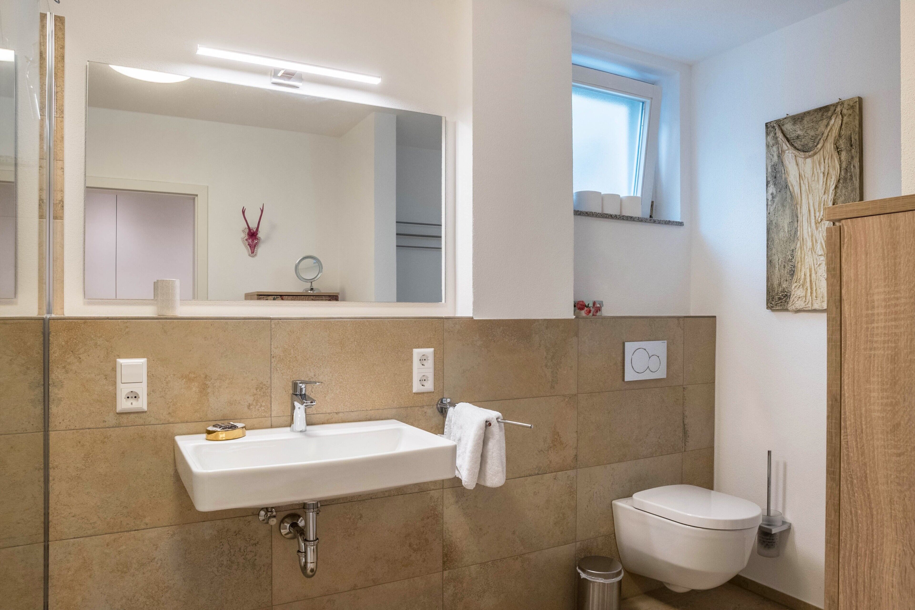 Dusch, hårtork och handdukar