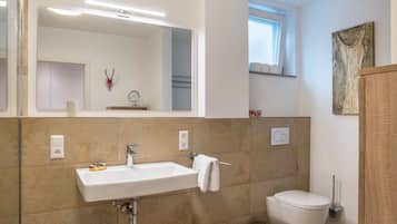 Dusch, hårtork och handdukar