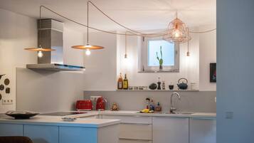 KĂŒhlschrank, Ofen, Herdplatte, GeschirrspĂŒler