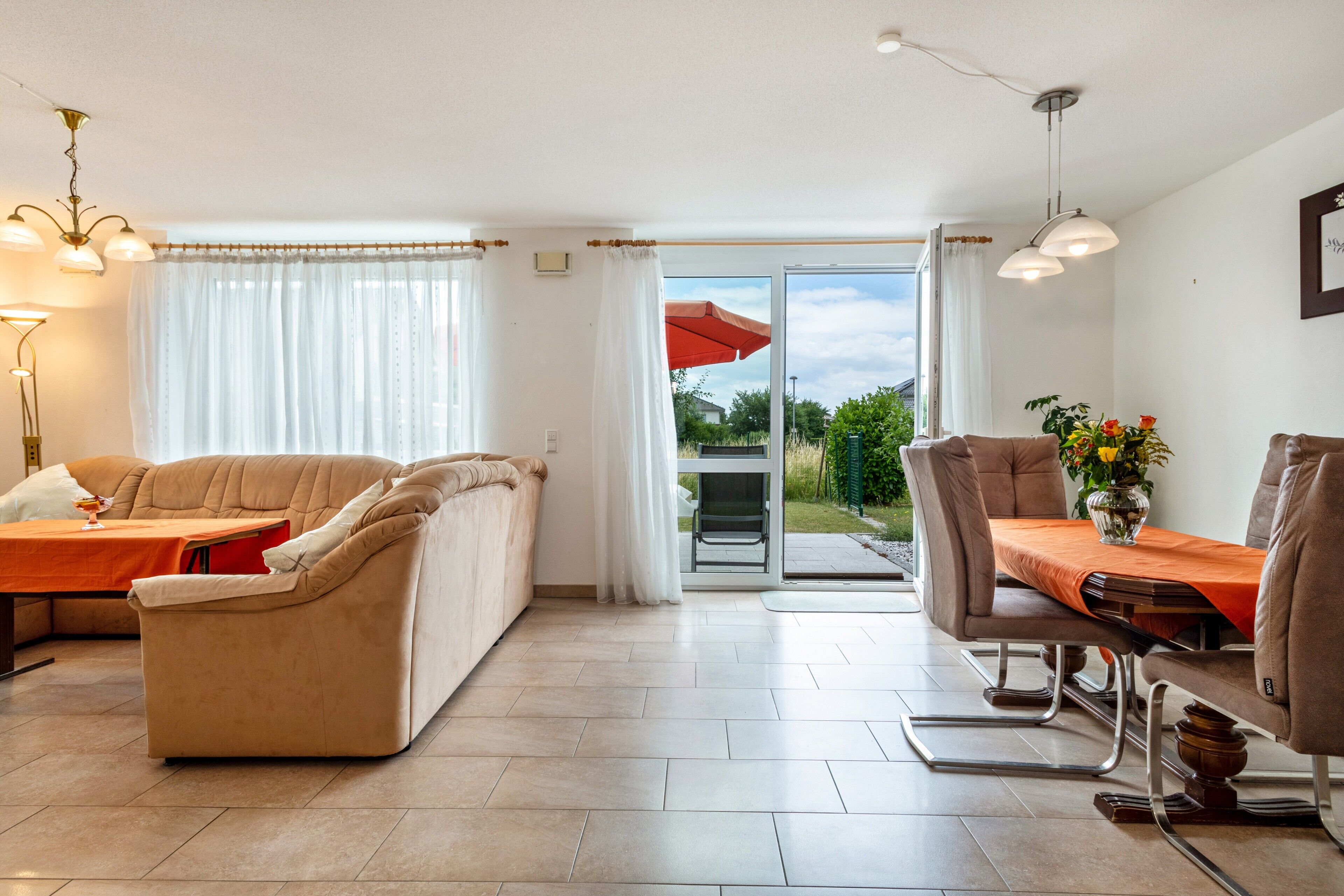 Een televisie en een dvd-speler