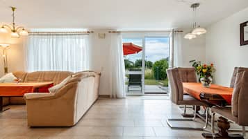 Een televisie en een dvd-speler