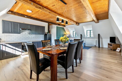 Apartment "Historischer Resthof" with Private Garden & Wi-Fi