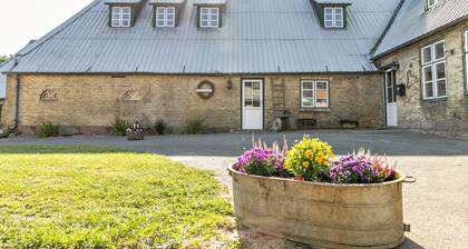 Apartment "Historischer Resthof" with Private Garden & Wi-Fi
