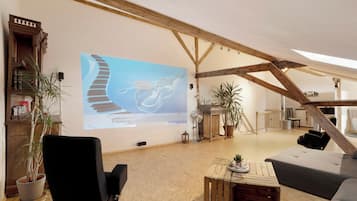 Fernseher, DVD-Player, Tischtennisplatte, Stereoanlage