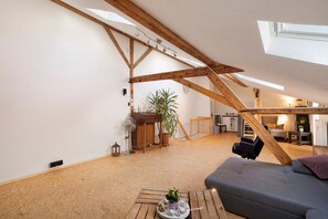 TV, DVD player, table tennis, stereo