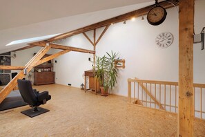 المنشأة من الداخل