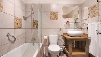 Badewanne, Haartrockner, Handtücher