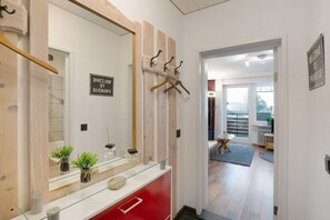 Interior - Studio Apartment 'Ferienwohnung In Prien' with Mountain View, Balcony and Wi-Fi (Prien)