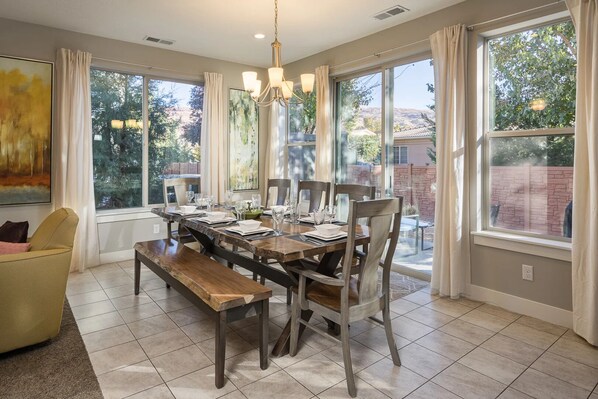 Dining - New Listing: Discounts | Pool/Spa | Garage | Kid/Pet Friendly | DT Location | 442 (Moab)