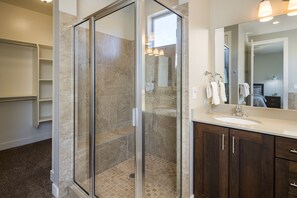 Bathtub, hair dryer, towels - New Listing: Discounts | Pool/Spa | Garage | Kid/Pet Friendly | DT Location | 442 (Moab)