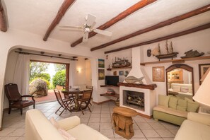 Télévision, cheminée