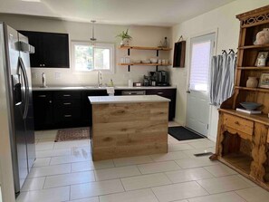 雪櫃、微波爐、焗爐、爐具