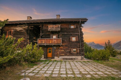 Chalet Lidia Ski in-Ski out 50m, Livigno, Italy