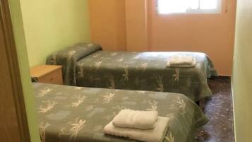 3 slaapkamers, een strijkplank/strijkijzer, wifi, beddengoed