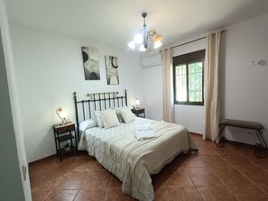 3 bedrooms, WiFi, bed sheets