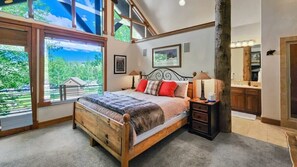 4 Schlafzimmer, Bügeleisen/Bügelbrett, Reisekinderbett, WLAN