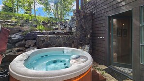 Outdoor spa tub - 4BR Apres Ski & Golf Retreat with Hot Tub! (Breckenridge)